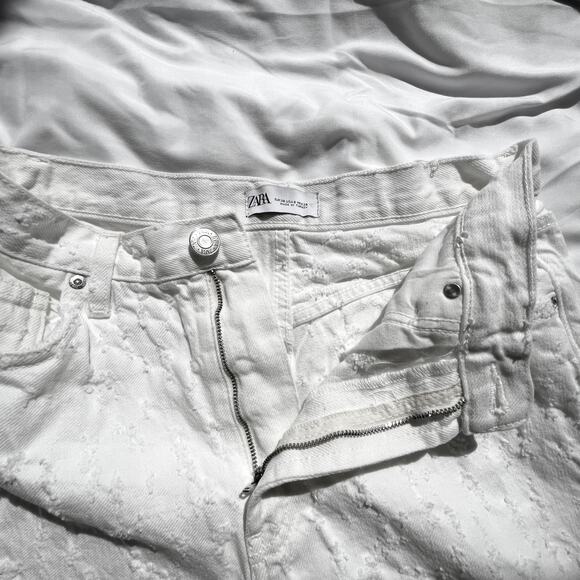 Zara Distressed White Jean - Picture 5 of 6